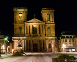 Cathédrale Saint Christophe in gelb