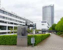 DW-Gebäude oder das "teuerste Feuchtbiotop der Welt"