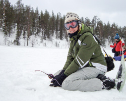 Nicole beim Eisangeln