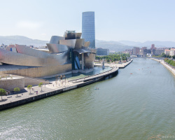Guggenheim und Ría del Nervión