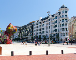 Straßenzug gegenüber