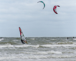 Wind- und Kitesurfer auf Rømø