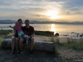 Familienfoto bei Sonnenuntergang