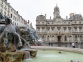 Rathaus mit Brunnen