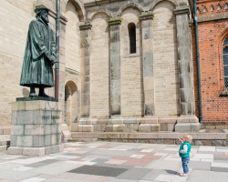 Statue Hans Tausen