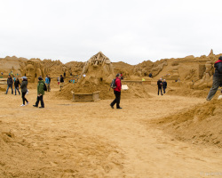 Gesamtsicht aufs Sandskulpturenfestival