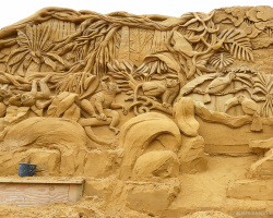 Detailreiche Lemuren-Skulpturen