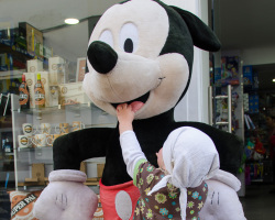 Azoren-SaoMiguel-Ponta-Delgada-Mickey-Maus-Lotta