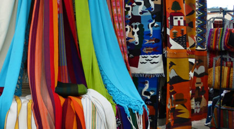 Ein Fest der Farben: Indiomarkt in Otavalo