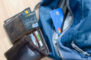 2 Kreditkarten getrennt voneinander aufbewahren