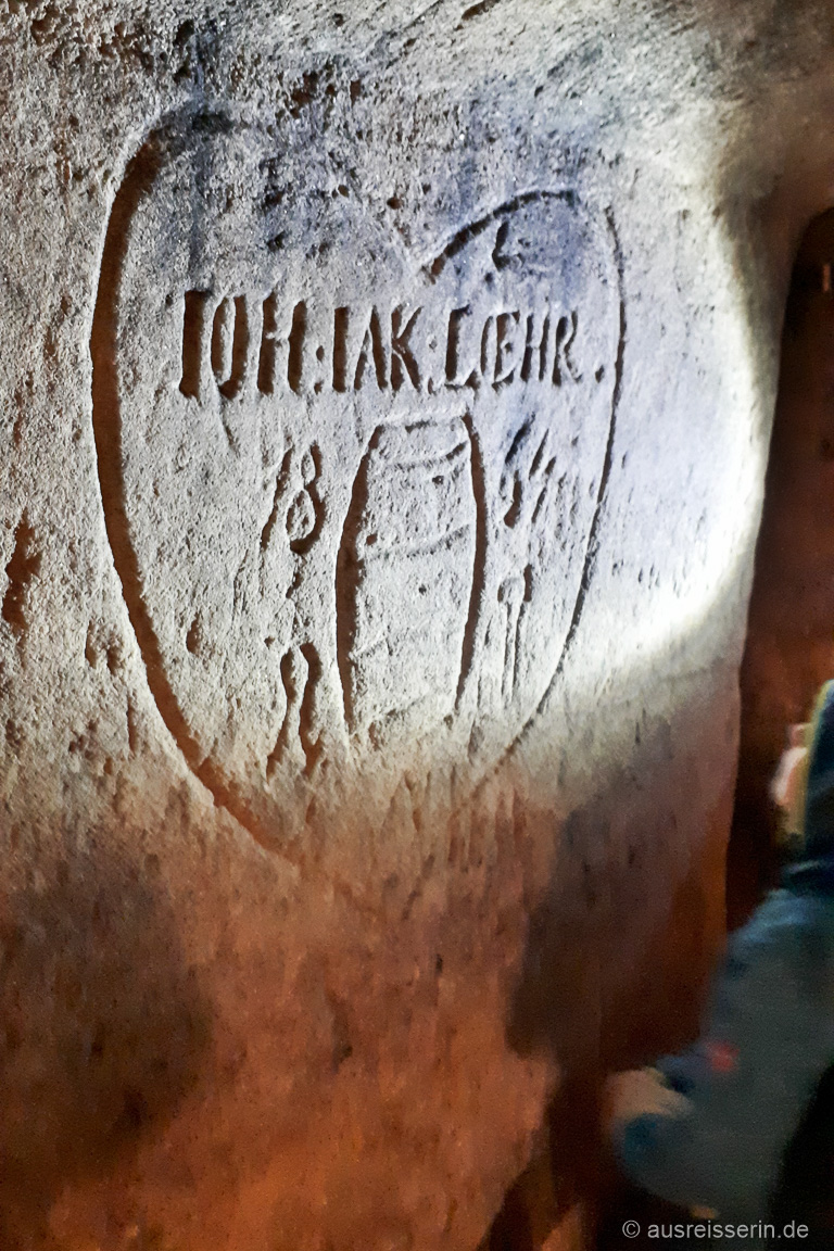 Inschriften in den Felsenkellern