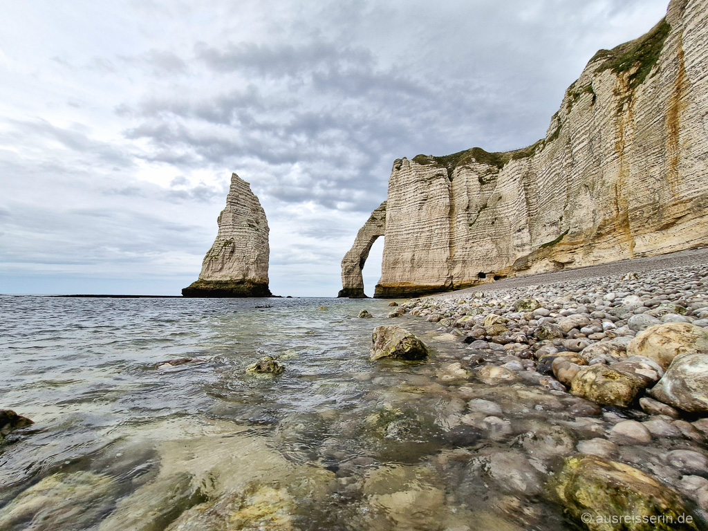 Bekanntes Motiv von Etretat: Felsentor und Felsnadel