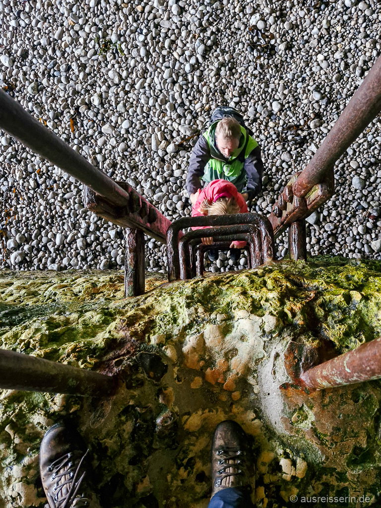 Eisenleiter zur Höhle Trou à l’Homme