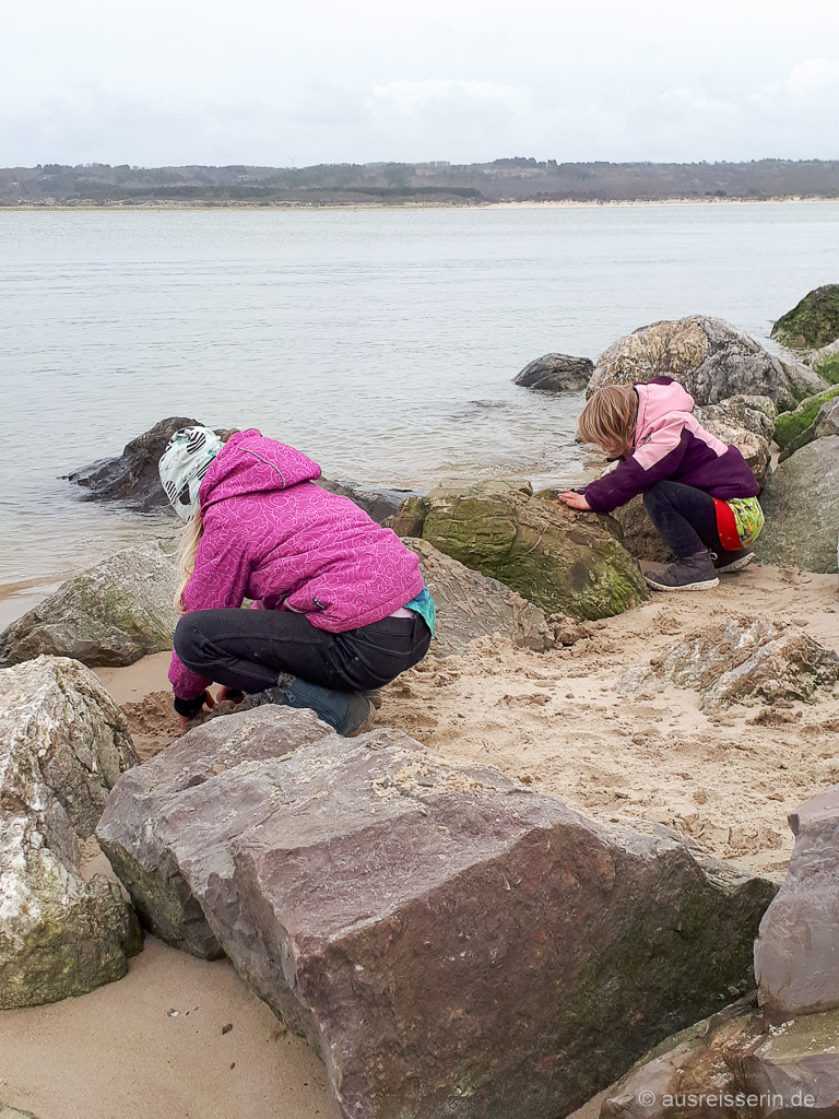 Im Sand buddeln an der Canche-Bucht.