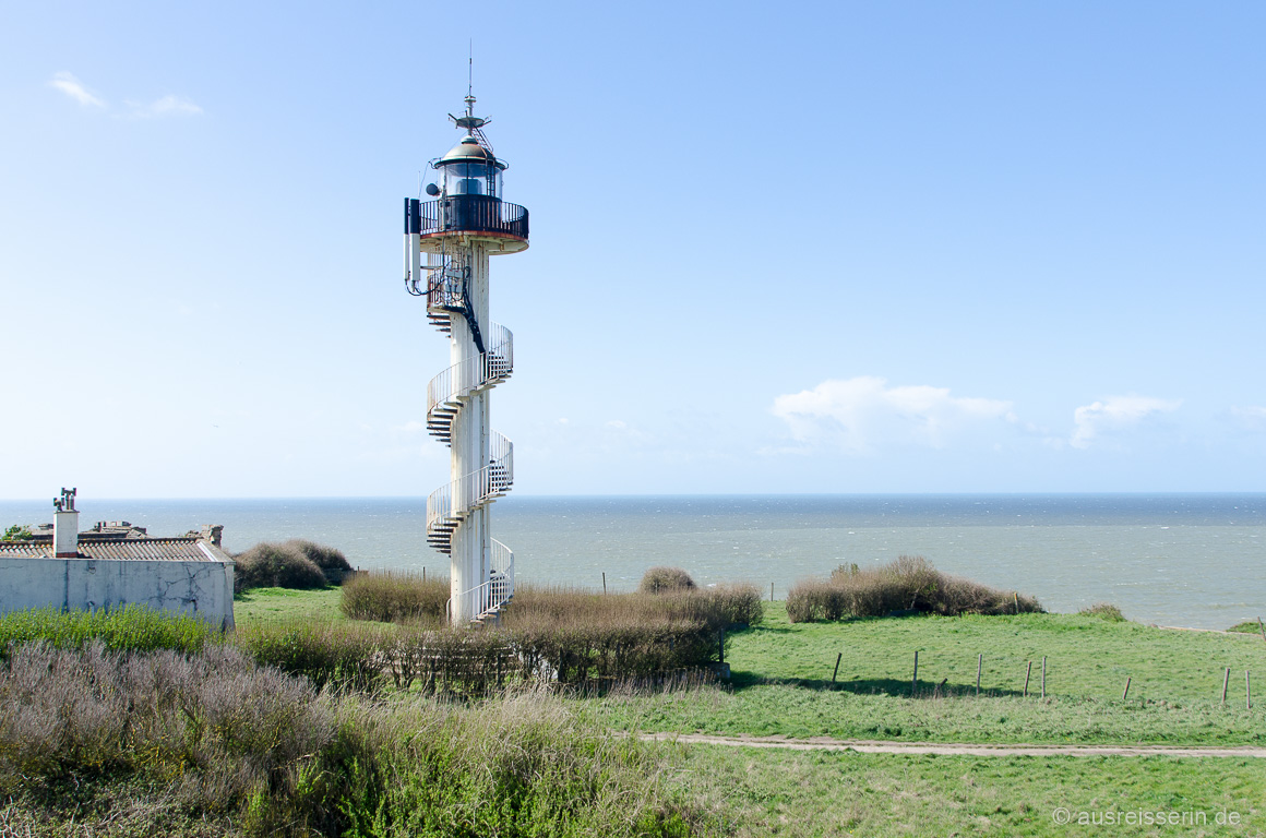 Leuchtturm von Alprech mit seiner markanten, außen entlang geführten Wendeltreppe