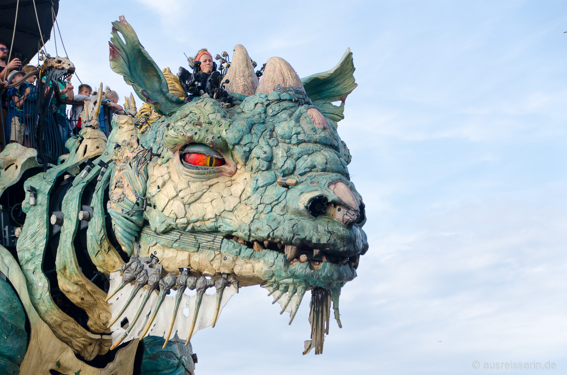 Der Drache von Calais sieht sehr realistisch aus.