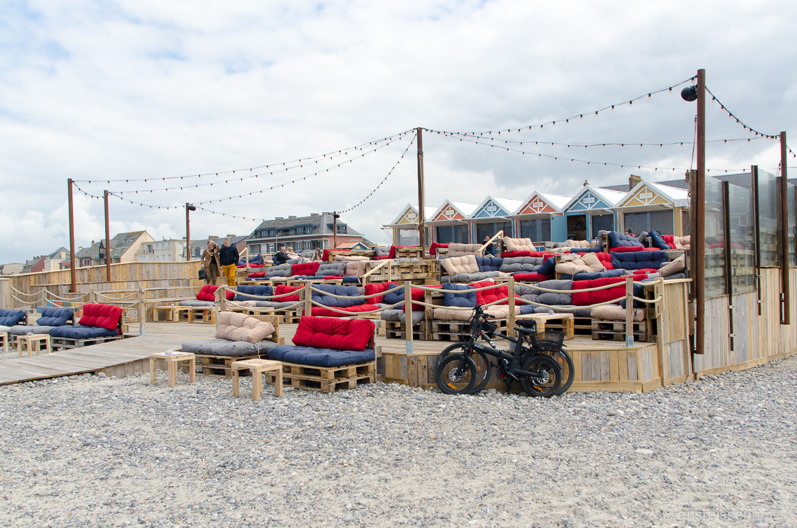 Chillige Strandbar in Cayeux-sur-Meer, Normandie