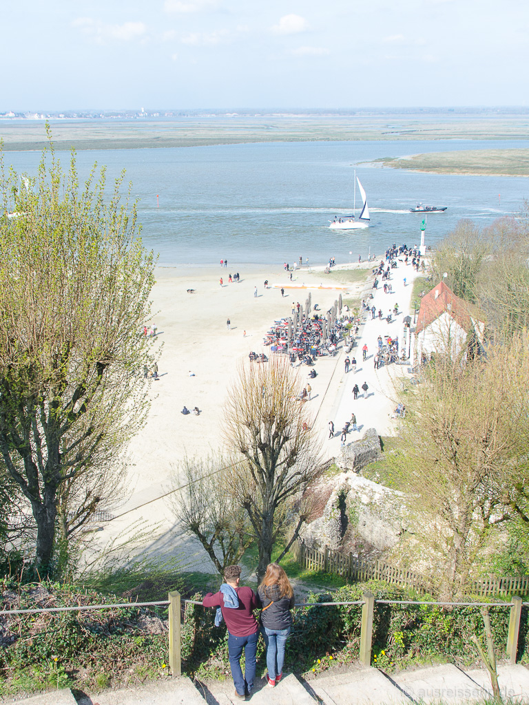 Blick von der Altstadt in Saint-Valery-sur-Somme auf die breite Somme-Bucht