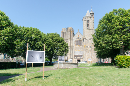 Mini kleine Stadt, riesige Kathedrale. Mini kleine Stadt, riesige Kathedrale.