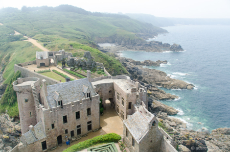 Ausblick vom Donjon auf die Festungsanlage und die Küste Ausblick vom Donjon auf die Festungsanlage und die Küste