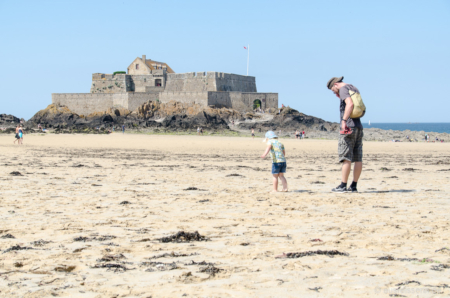 Nur bei Ebbe kann man zum Fort National hinüber laufen. Nur bei Ebbe kann man zum Fort National hinüber laufen.