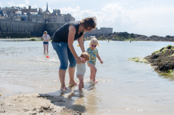 Natürlich konnten wir nicht nur den Strand von oben bewundern, eine Wasserpause wurde von unseren Mädels lautstark gefordert. Plage de l'Éventail, Saint-Malo