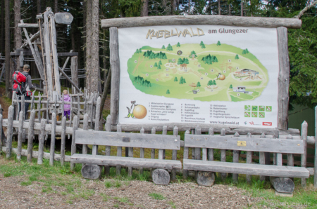 Der Kugelwald bietet 10 Kugelbahnen und zusätzliche Aktivstationen. Der Kugelwald bietet 10 Kugelbahnen und zusätzliche Aktivstationen.