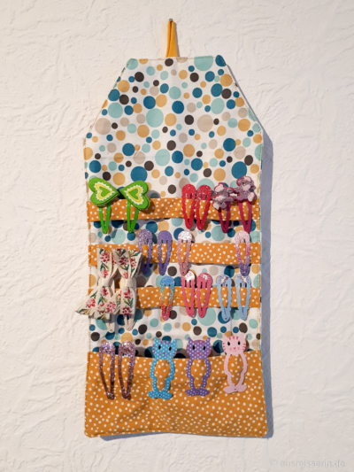 Alle Haarspangen sind auf einen Blick sichtbar und schön paarweise sortiert. Alle Haarspangen sind auf einen Blick sichtbar und schön paarweise sortiert.