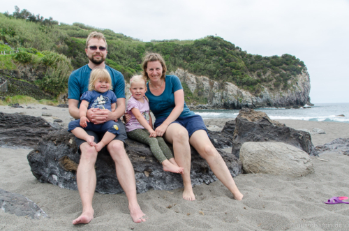 Azoren 2019 Familienfoto am Praia dos Moinhos