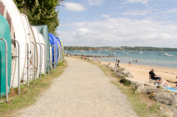 Nur 15 Minuten vom Campingplatz entfernt: Der Strand Grève de Garel an der Rance. Strand Grève de Garel