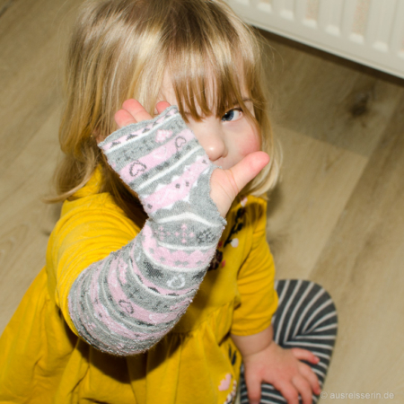 Eine alte Strumpfhose ist flott zu einem hübschen Gips umfunktioniert. Gipsarm