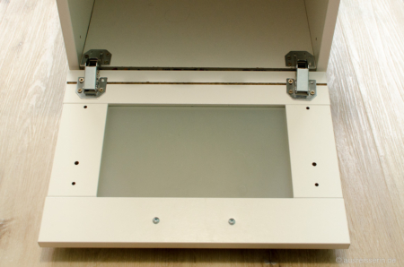 Aus der Front der Schublade ist mit zwei Scharnieren die Backofenklappe geworden. Backofenklappe Marke Eigenbau