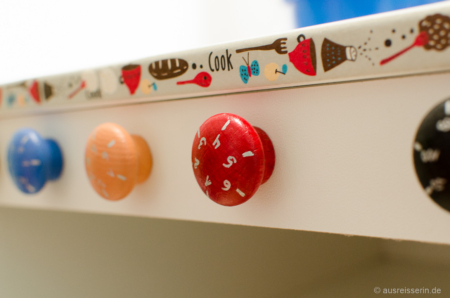 Meine selbst gestalteten Backofenknöpfe (ohne 0....). Die Kanten habe ich mit thematisch passendem Maskingtape aufgepeppt. Herdknöpfe
