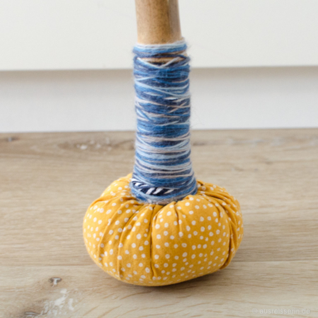 Damit das Hufgetrappel nicht das Laminat zerkratzt: Bodenschutz des Steckenpferds. Bodenschutz