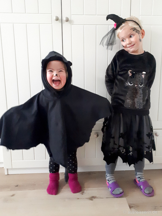Flott genäht: Fledermaus-Poncho für Halloween. Die Fledermaus flattert hier aber ganzjährig durch die Bude. Fledermauskostüm
