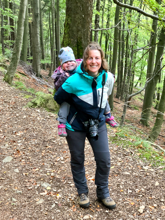 Bei den Serpentinen bergan streikt Leni. So wird die Mama zum Lastenesel... Lauffaul