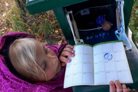 Wieder einer mehr! So macht Wandern mit Kindern im Harz erst richtig Spaß. Stempelstelle Harzer Wandernadel