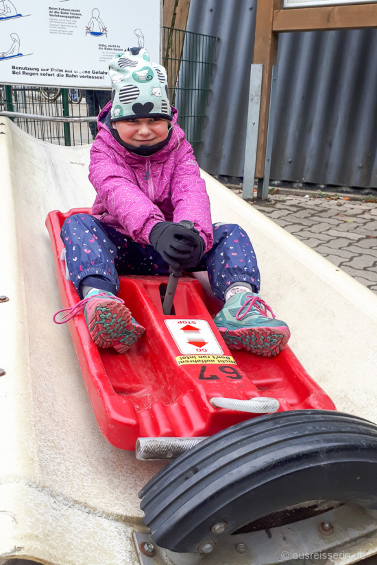 Lotta sitzt schon mal Probe Sommerrodel