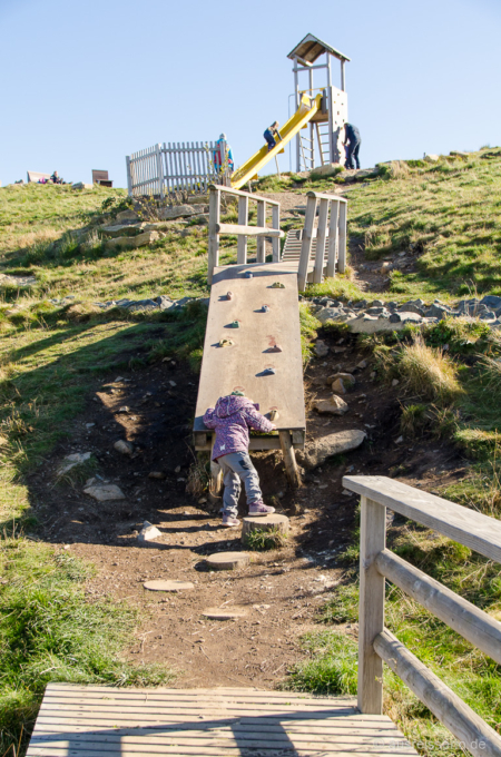 Rutschen und Klettern in der Wurmberg Erlebniswelt Rutschen und Klettern