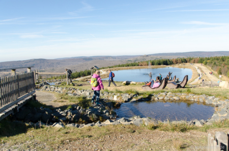 Blick über den Abenteuerspielplatz und den Speichersee auf dem Wurmberg Abenteuerspielplatz und Speichersee