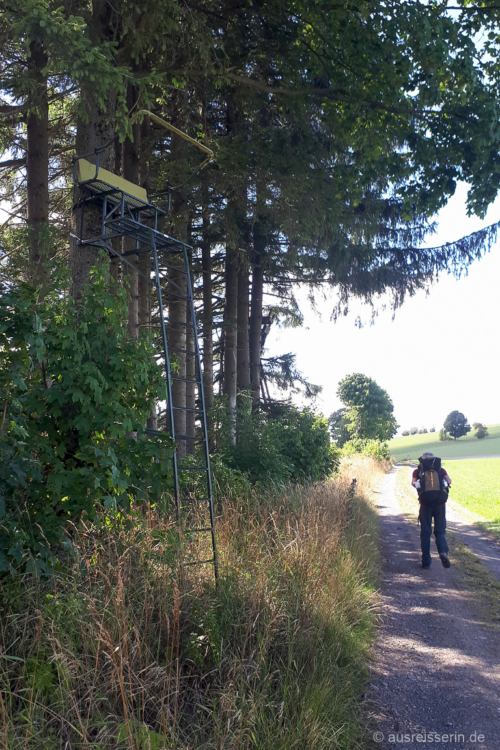 Das nenne ich gelungenes Upcycling: Hochsitz aus altem Sessellift Hochsitz aus altem Sessellift